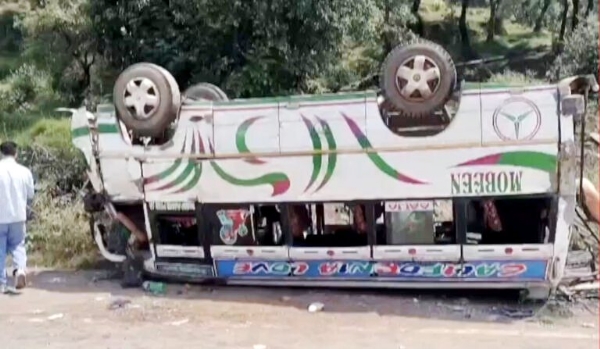 Bus Overturns In J&K’s Rajouri, 15 Passengers Injured Bus Overturns In J&K’s Rajouri, 15 Passengers Injured