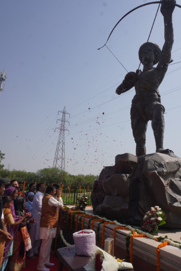 Delhi BJP President Harsh Malhotra pays tribute during a commemorative ceremony. Delhi BJP President Harsh Malhotra pays tribute during a commemorative ceremony.