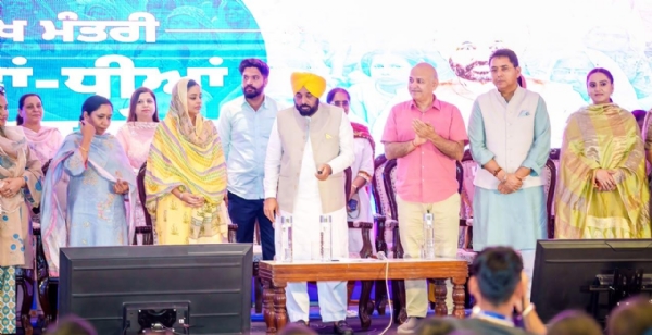 ਵਿਸ਼ੇਸ਼ ਵੈੱਬ ਪੋਰਟਲ ਰਾਹੀਂ ਯੋਜਨਾ ਲਾਂਚ ਕਰਦੇ ਹੋਏ ਮੁੱਖ ਮੰਤਰੀ ਭਗਵੰਤ ਸਿੰਘ ਮਾਨ। ਵਿਸ਼ੇਸ਼ ਵੈੱਬ ਪੋਰਟਲ ਰਾਹੀਂ ਯੋਜਨਾ ਲਾਂਚ ਕਰਦੇ ਹੋਏ ਮੁੱਖ ਮੰਤਰੀ ਭਗਵੰਤ ਸਿੰਘ ਮਾਨ।
