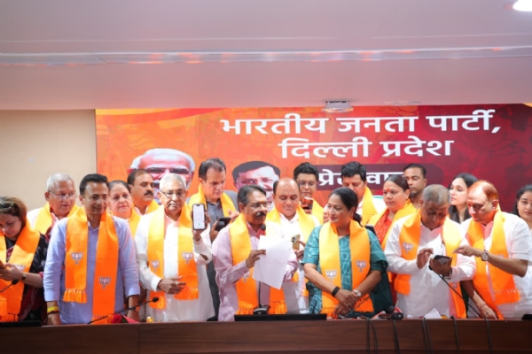 Delhi Chief Minister Rekha Gupta and Delhi BJP President Harsh Malhotra welcome councillors of the Indraprastha Vikas Party into the Bharatiya Janata Party (BJP). Delhi Chief Minister Rekha Gupta and Delhi BJP President Harsh Malhotra welcome councillors of the Indraprastha Vikas Party into the Bharatiya Janata Party (BJP).