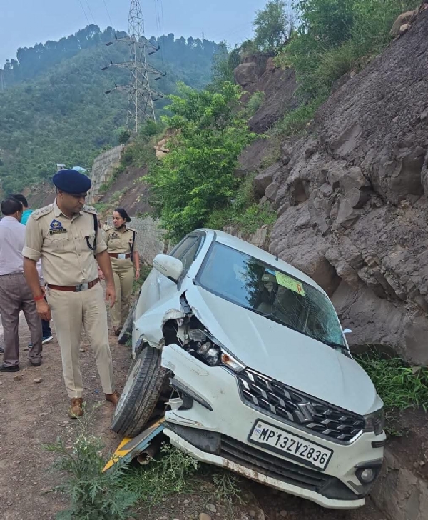 Six Amarnath pilgrims injured in Car skidded off the road