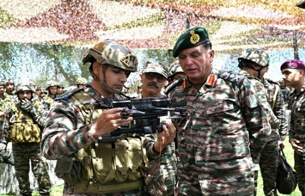 Army Chief General Dhiraj Seth Meets Troops Deployed Along the Line of Control (LoC) Army Chief General Dhiraj Seth Meets Troops Deployed Along the Line of Control (LoC)