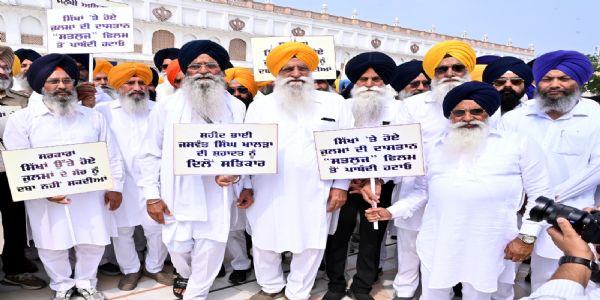 SGPC stages protest against ban on 