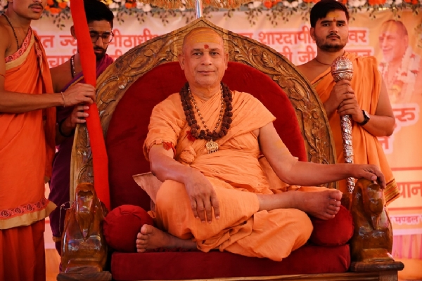 Jagadguru Shankaracharya Swami Sadanand Saraswati Maharaj, the Pontiff and Spiritual Head of the Shri Dwarka Sharada Peeth. Jagadguru Shankaracharya Swami Sadanand Saraswati Maharaj, the Pontiff and Spiritual Head of the Shri Dwarka Sharada Peeth.