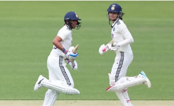 Smriti Mandhana and Harmanpreet Kaur