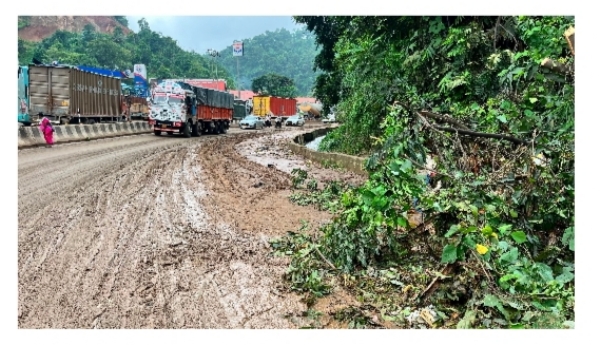 Photo Caption: Long traffic queues on NH-27 at Jorabat on the outskirts of Guwahati, where traffic has remained disrupted for over 17 hours following heavy rain, waterlogging and a landslide. Photo Caption: Long traffic queues on NH-27 at Jorabat on the outskirts of Guwahati, where traffic has remained disrupted for over 17 hours following heavy rain, waterlogging and a landslide.