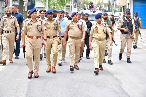 DGP Nalin Prabhat Reviews Security Arrangements In Downtown Srinagar DGP Nalin Prabhat Reviews Security Arrangements In Downtown Srinagar