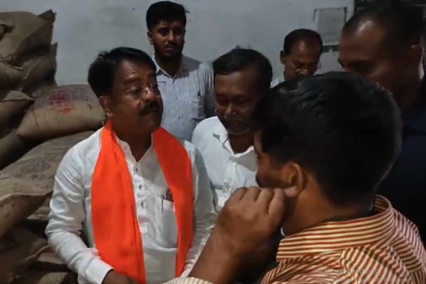 The accused doing sits ups before minister
