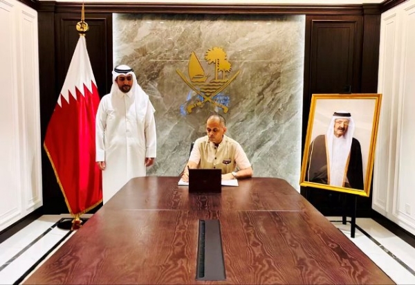 Consul General of India in Shanghai, Pratik Mathur, signs the condolence book at the Consulate of Qatar on Monday. Consul General of India in Shanghai, Pratik Mathur, signs the condolence book at the Consulate of Qatar on Monday.