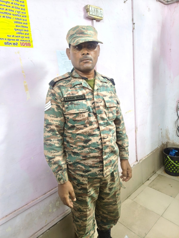 GRP Ayodhya Cantt arrested fake army officer on Tuesday GRP Ayodhya Cantt arrested fake army officer on Tuesday