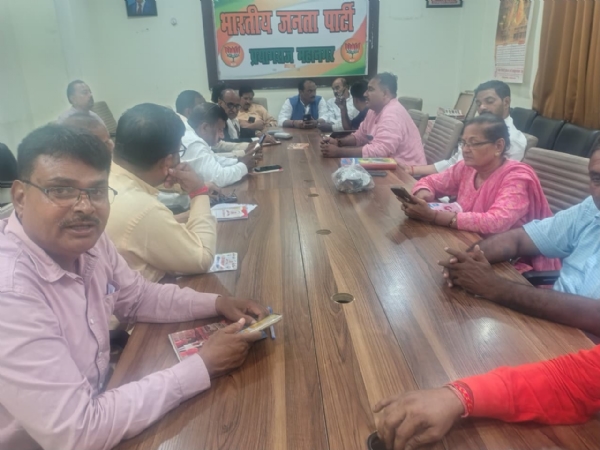 Metropolitan President Sanjay Gupta addressing meeting of BJP Prayagraj Metropolitan officials Metropolitan President Sanjay Gupta addressing meeting of BJP Prayagraj Metropolitan officials