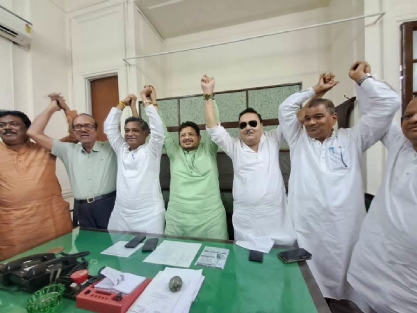 Madan mitra joins rebel tmc Madan mitra joins rebel tmc