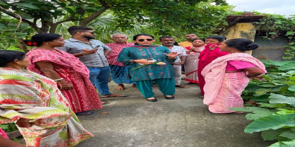 West Bengal Minister Sumana Sarkar inspects Ganga erosion-hit area