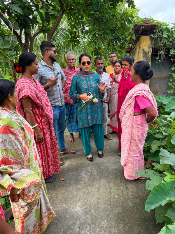 Minister inspectiong ganga erosion