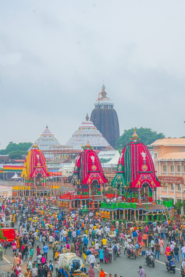 Three Chariots Brought Before Singhadwara