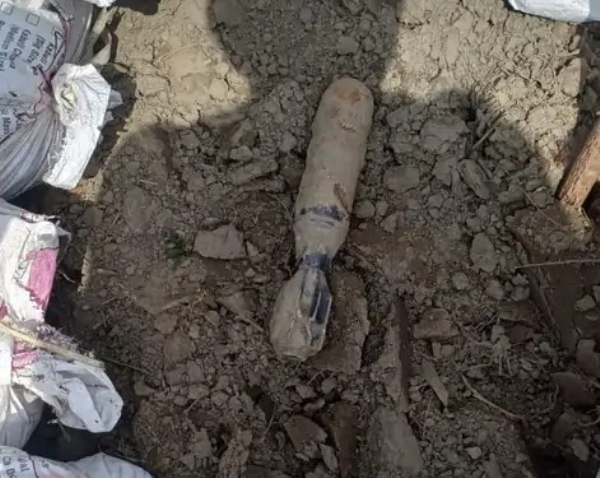 Heavy iron object look like bomb recovered in fields. Heavy iron object look like bomb recovered in fields.