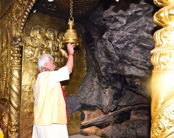 LG Manoj Sinha Offers Prayers At Mata Vaishno Devi Shrine LG Manoj Sinha Offers Prayers At Mata Vaishno Devi Shrine