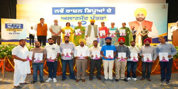 Punjab CM Hands Over Licences to 2,800 New Ration Depot Holders