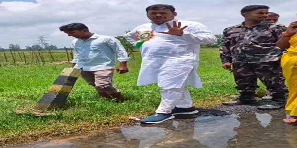 Khanakul MLA Sushanta Ghosh oversees drainage work in waterlogged Muchighata area