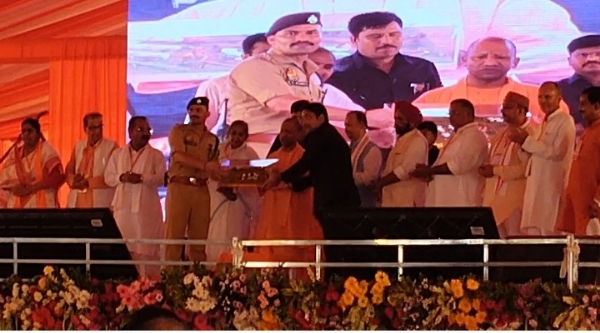 Addressing the public gathering, Chief Minister Yogi Adityanath Addressing the public gathering, Chief Minister Yogi Adityanath