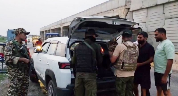Security Tightened In Samba As J&K Police Conducts Patrol, Vehicle Checks Security Tightened In Samba As J&K Police Conducts Patrol, Vehicle Checks