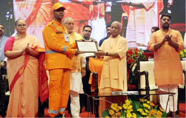 Chief Minister Yogi Adityanath on Sunday rewarded the personnel of SDRF, PAC and Fire Service Chief Minister Yogi Adityanath on Sunday rewarded the personnel of SDRF, PAC and Fire Service
