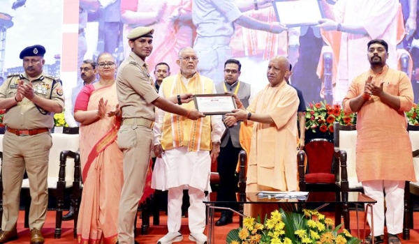 Yogi Adityanath on Sunday rewarded the personnel of SDRF, PAC and Fire Service Yogi Adityanath on Sunday rewarded the personnel of SDRF, PAC and Fire Service