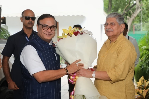 असम के मुख्यमंत्री डॉ हिमंत बिस्व सरमा गुरुवार को नई दिल्ली में केंद्रीय मत्स्य पालन, पशुपालन एवं डेयरी मंत्री राजीव रंजन (ललन) सिंह से मुलाकात करते हुए। असम के मुख्यमंत्री डॉ हिमंत बिस्व सरमा गुरुवार को नई दिल्ली में केंद्रीय मत्स्य पालन, पशुपालन एवं डेयरी मंत्री राजीव रंजन (ललन) सिंह से मुलाकात करते हुए।
