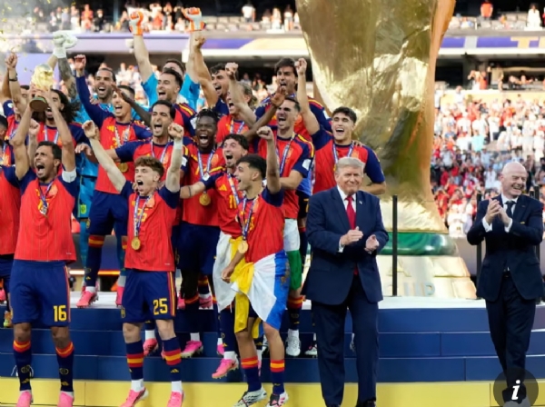 Trump Sparks Debate After Remaining on Stage During Spain’s World Cup Trophy Moment Trump Sparks Debate After Remaining on Stage During Spain’s World Cup Trophy Moment