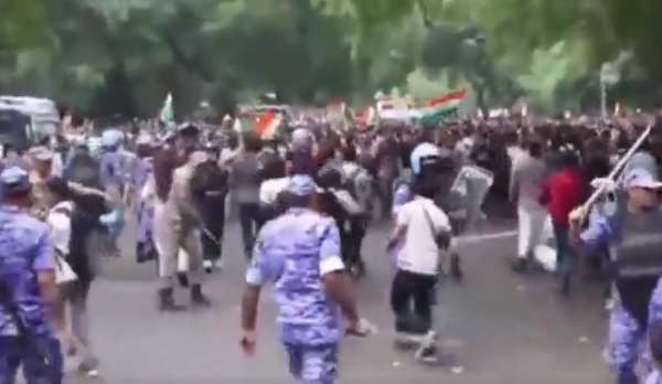 Police used mild force to stop protesters at Jantar Mantar during the Parliament march. Police used mild force to stop protesters at Jantar Mantar during the Parliament march.