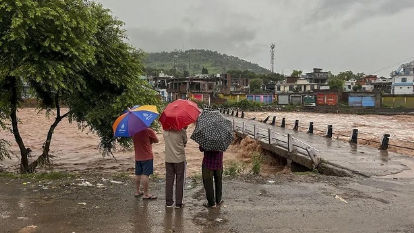 Heavy Downpour Slows Search And Rescue Efforts In Flood-Hit Poonch, Rajouri Heavy Downpour Slows Search And Rescue Efforts In Flood-Hit Poonch, Rajouri