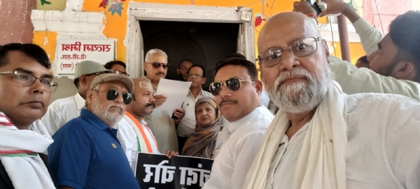 Cong workers protesting against government move to thwart march to Parliament Cong workers protesting against government move to thwart march to Parliament