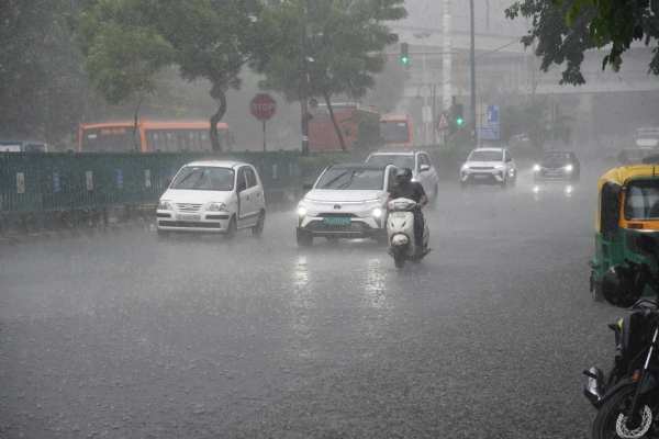 The weather in Delhi-NCR took a sudden turn on Saturday, bringing strong winds and heavy rain. The weather in Delhi-NCR took a sudden turn on Saturday, bringing strong winds and heavy rain.