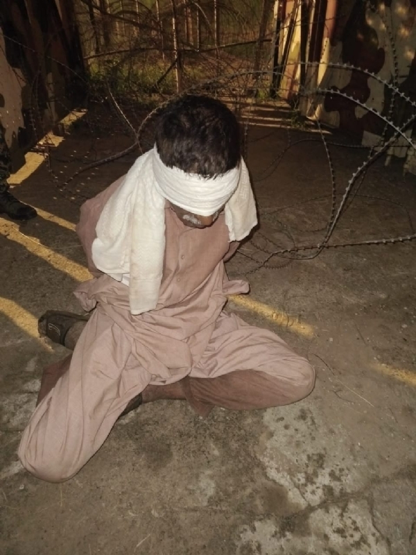 Pakistani National Apprehended by BSF While Attempting to Cross IB in Akhnoor Sector Pakistani National Apprehended by BSF While Attempting to Cross IB in Akhnoor Sector