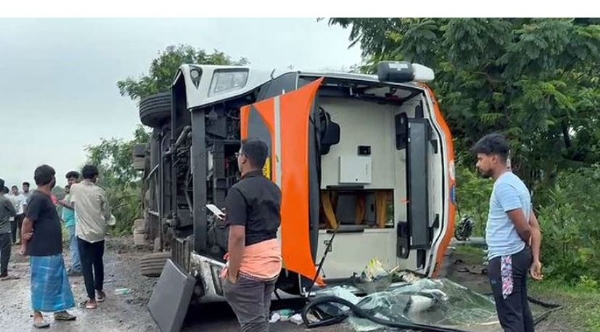 Bus Overturns on NH-149 in Anugol Bus Overturns on NH-149 in Anugol