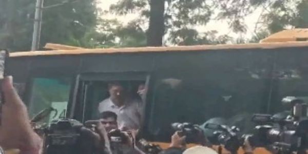 Rahul Gandhi, Priyanka Gandhi and Other Congress Leaders Detained During Protest Near PM’s Residence Over NEET Issue