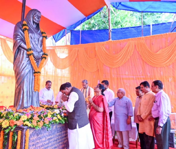 CM Paid Tribute  to Freedom Fighter Ramadevi