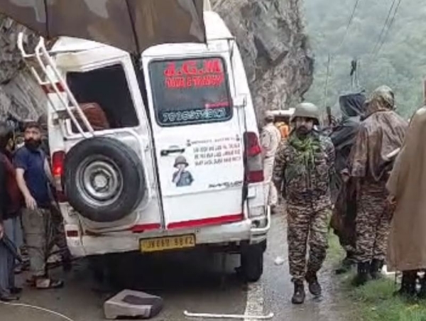 Couple Killed, 4 Injured As Boulders Hit Vehicle On Jammu-Srinagar Highway