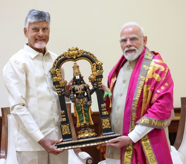 PM Narendra Modi and Andhra Pradesh CM Chandrababu Naidu