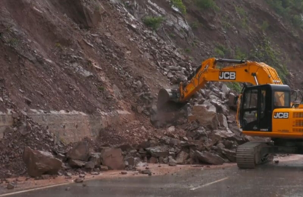 Jammu–Srinagar National Highway Closed; Torrential Rains Lash Jammu Jammu–Srinagar National Highway Closed; Torrential Rains Lash Jammu