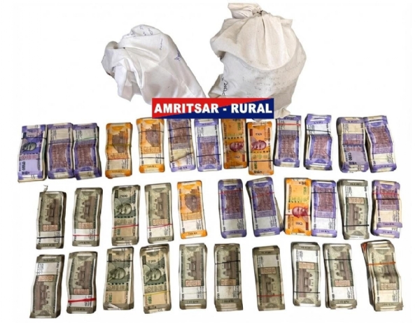 Amritsar Police recovered 6.5 kg heroin and 9.90 lakh drug money Amritsar Police recovered 6.5 kg heroin and 9.90 lakh drug money