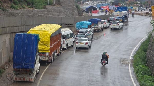 Jammu-Srinagar National Highway Shut For Third Day Following Landslides Jammu-Srinagar National Highway Shut For Third Day Following Landslides