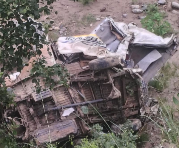 Vehicle Plunges Into Gorge; 2 Killed, 5 Injured Vehicle Plunges Into Gorge; 2 Killed, 5 Injured