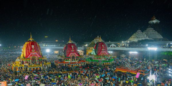 Suna Besha Today: Mahaprabhu Jagannath and Siblings to Adorn Golden Attire, Lakhs Expected in Puri