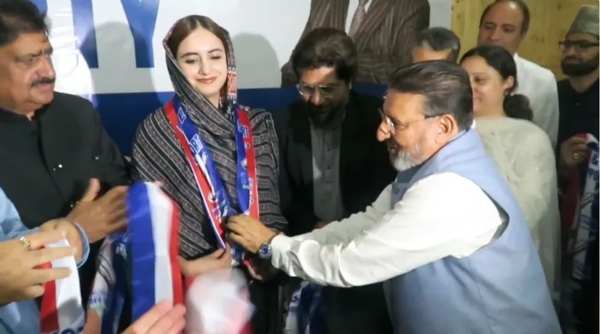 Kashmiri Actor Mateena Jeelani Joins Apni Party Kashmiri Actor Mateena Jeelani Joins Apni Party