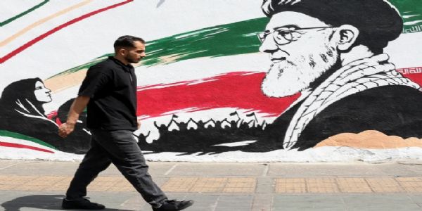 Iran and Oman Advance Diplomatic Talks on Hormuz as US Pauses Strikes; Houthi Attacks Continue, Tehran Condemns Ukraine