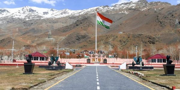 President Murmu, Vice President Radhakrishnan, PM Modi, Amit Shah and Manoj Sinha Honour Kargil War Heroes on Vijay Diwas