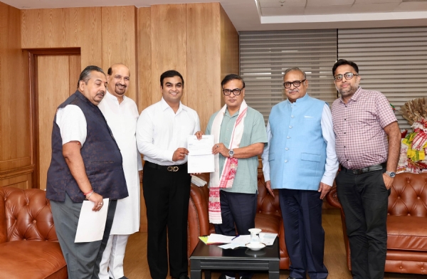 Image of the Prag India Cement Handing over the Cheque of ₹11 Lakh to Assam CM Dr Himanta Biswa Sarma for Flood Victims.