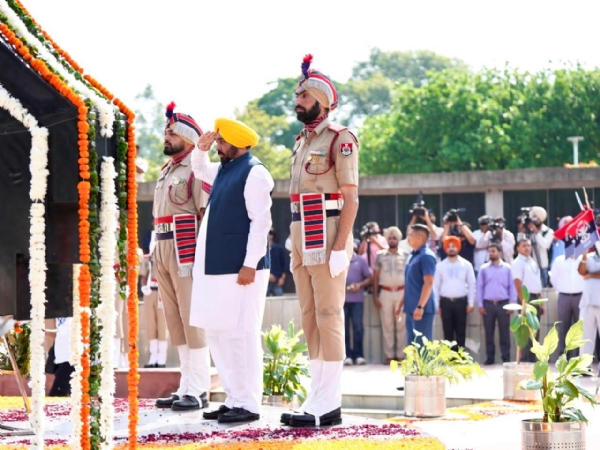 CM Bhagwant Singh Mann paying heartfelt tributes to the soldiers.