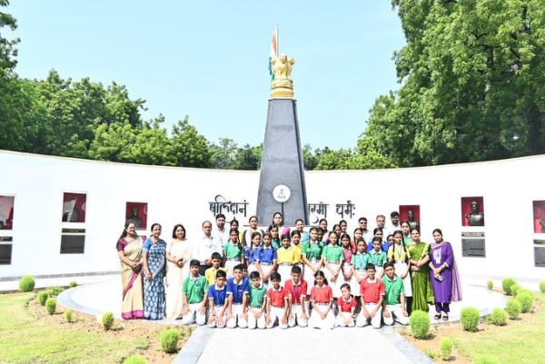 Students accompanied by their teachers, visited Yudh Smarak